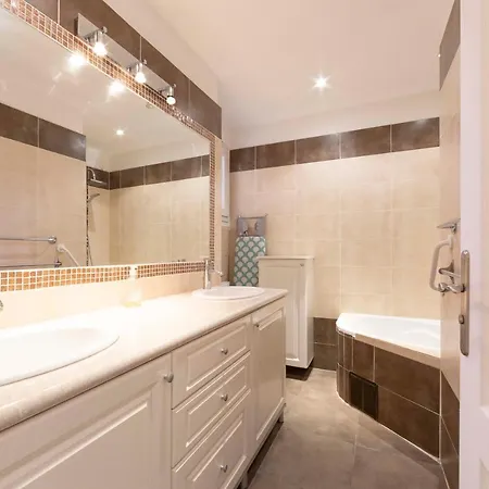 Robert Soleau Bright Design Flat Center Of Apartamento *